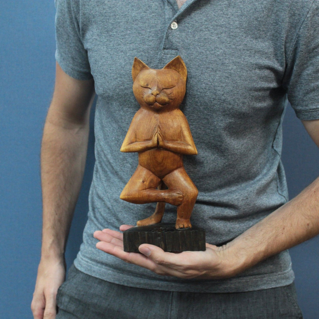 Gato de yoga tallado a mano - Una Pierna
