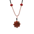 Collar de cuerda con colgante de piedra preciosa - Cara del Sol de cornalina