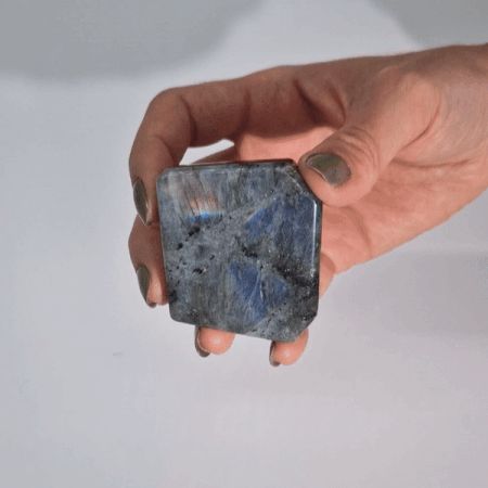 Piedras de Labradorita de Madagascar - Tumba (aprox 80-168g 40-60mm)