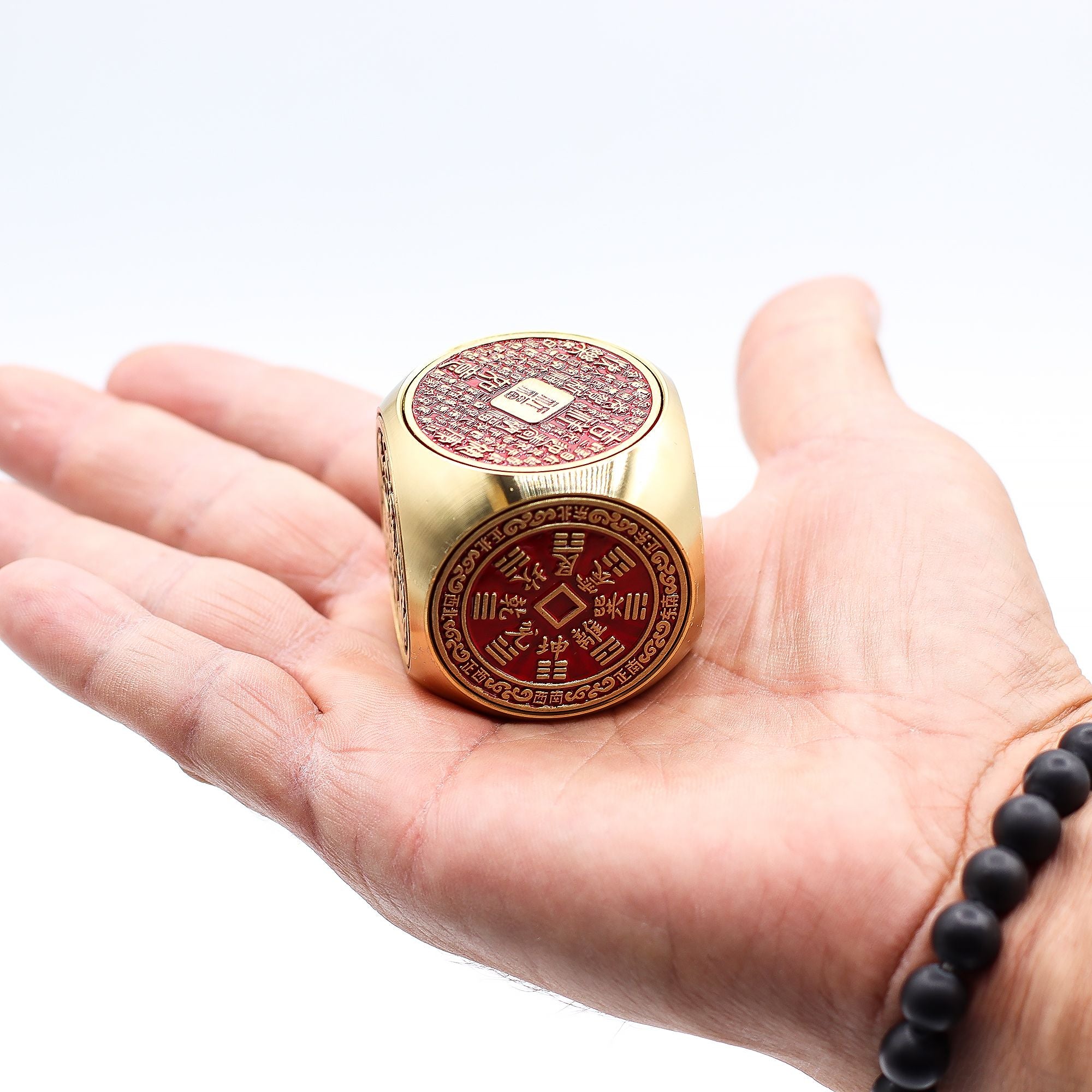 Fortuna Feng Shui - Cubo de Prosperidad Rojo y Latón - Plano