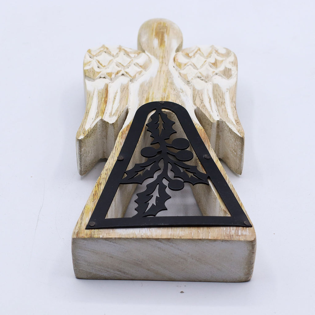 Ángel de madera de mango - acabado lavado blanco con recorte decorativo de hierro