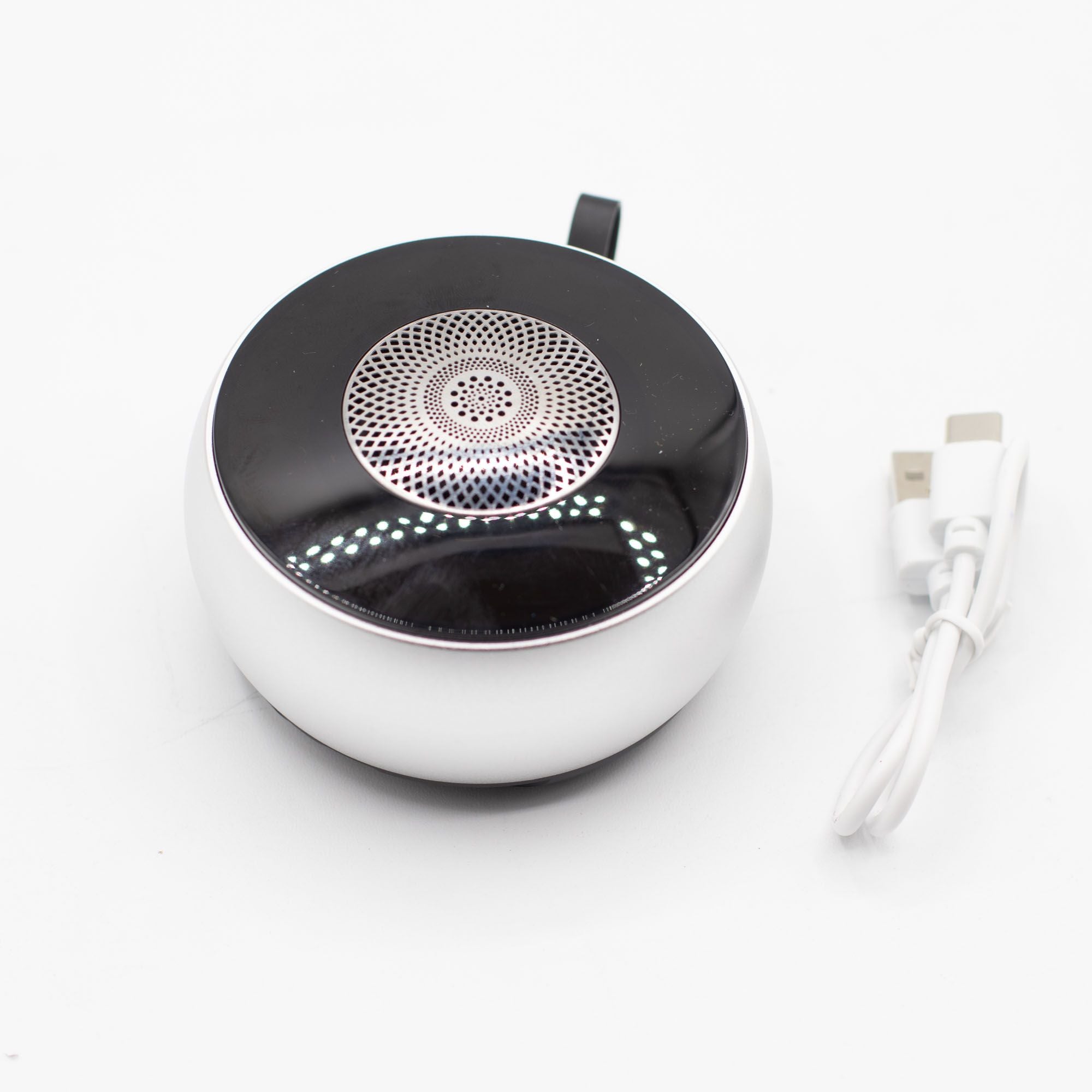 Altavoz mini plateado con efecto de iluminación Mandela