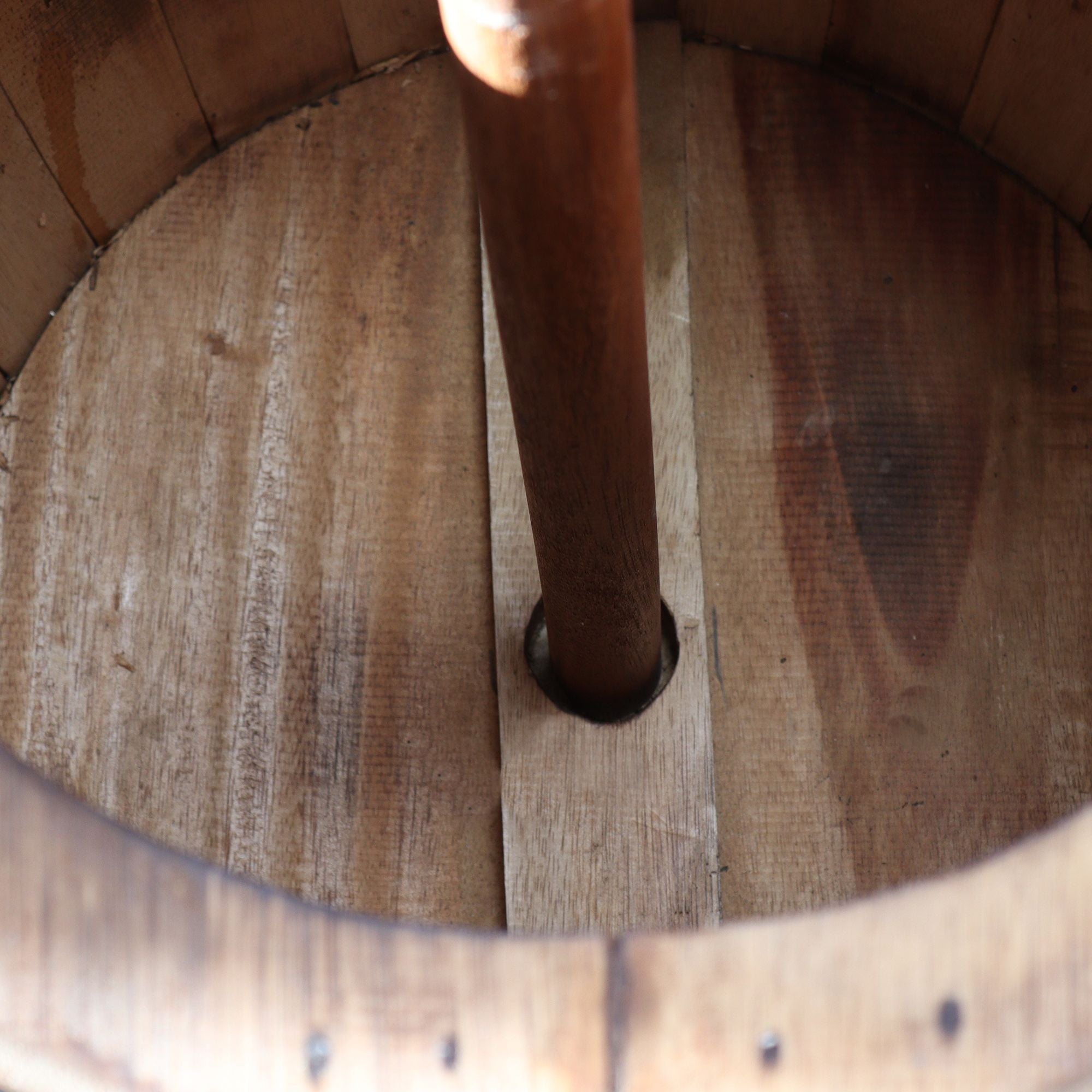 Taburete de barril de cerveza y soporte para parasol – Madera natural 38 x 32 cm