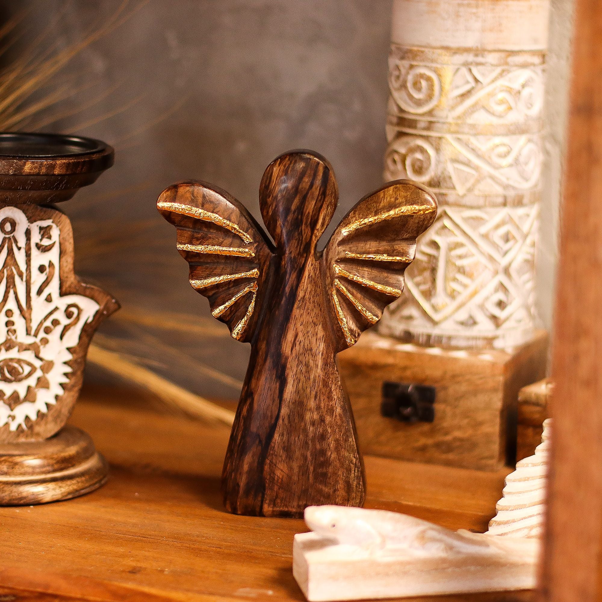 Ángel grande de madera de mango - decoración dorada