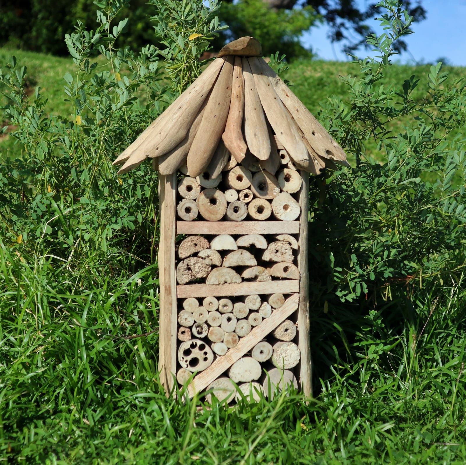 Refugio de insectos y abejas Driftwood - Casa de dos pisos