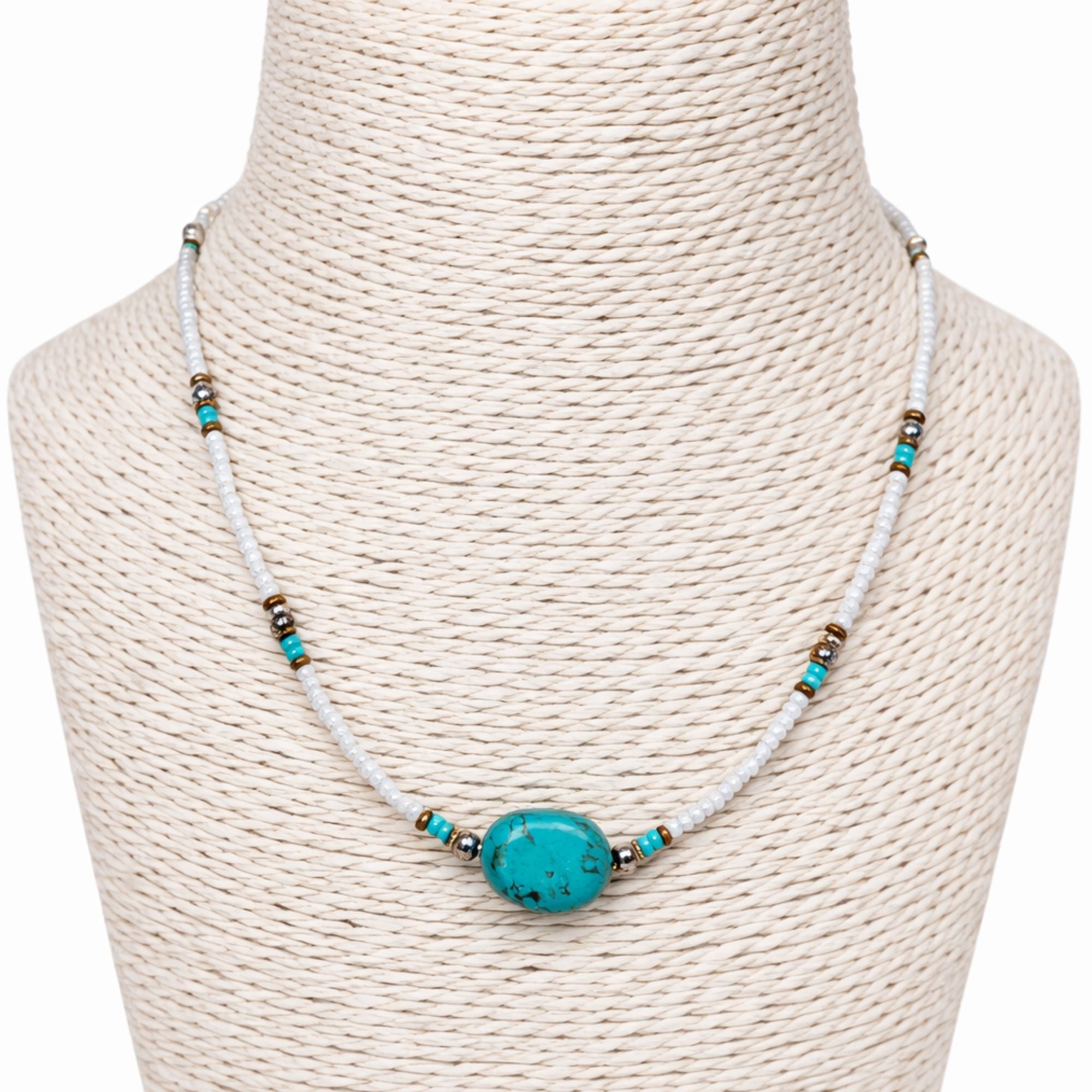 Colgante de cuentas de howlita nepalí y turquesa - collar (42 cm)