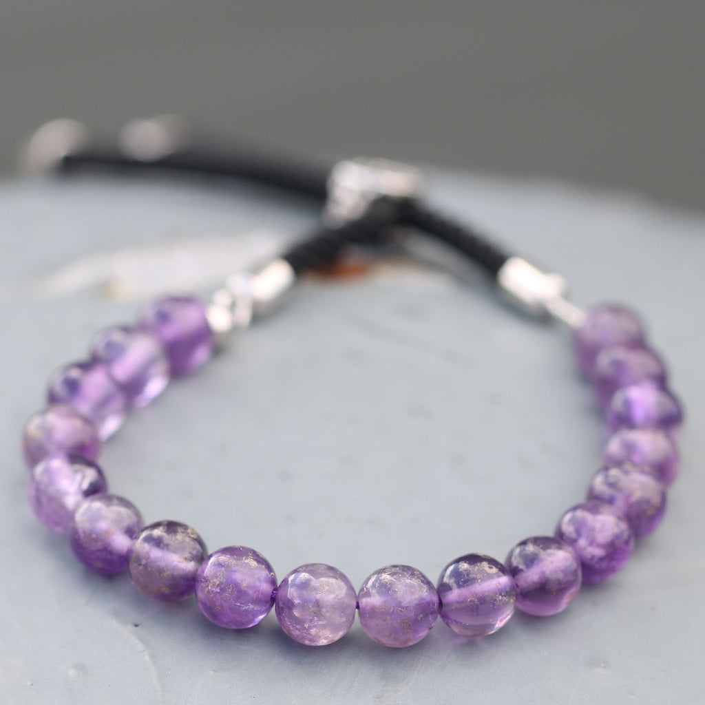 Pulsera de hilo negro de Amatistas