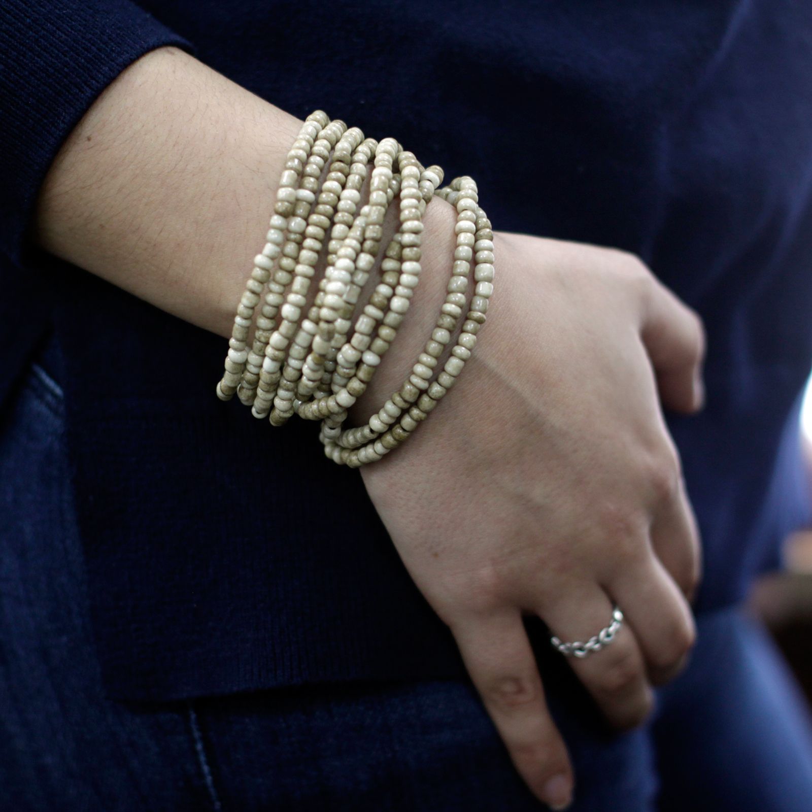 Brazalete de cuentas múltiples con cierre de madera - Surtido de colores