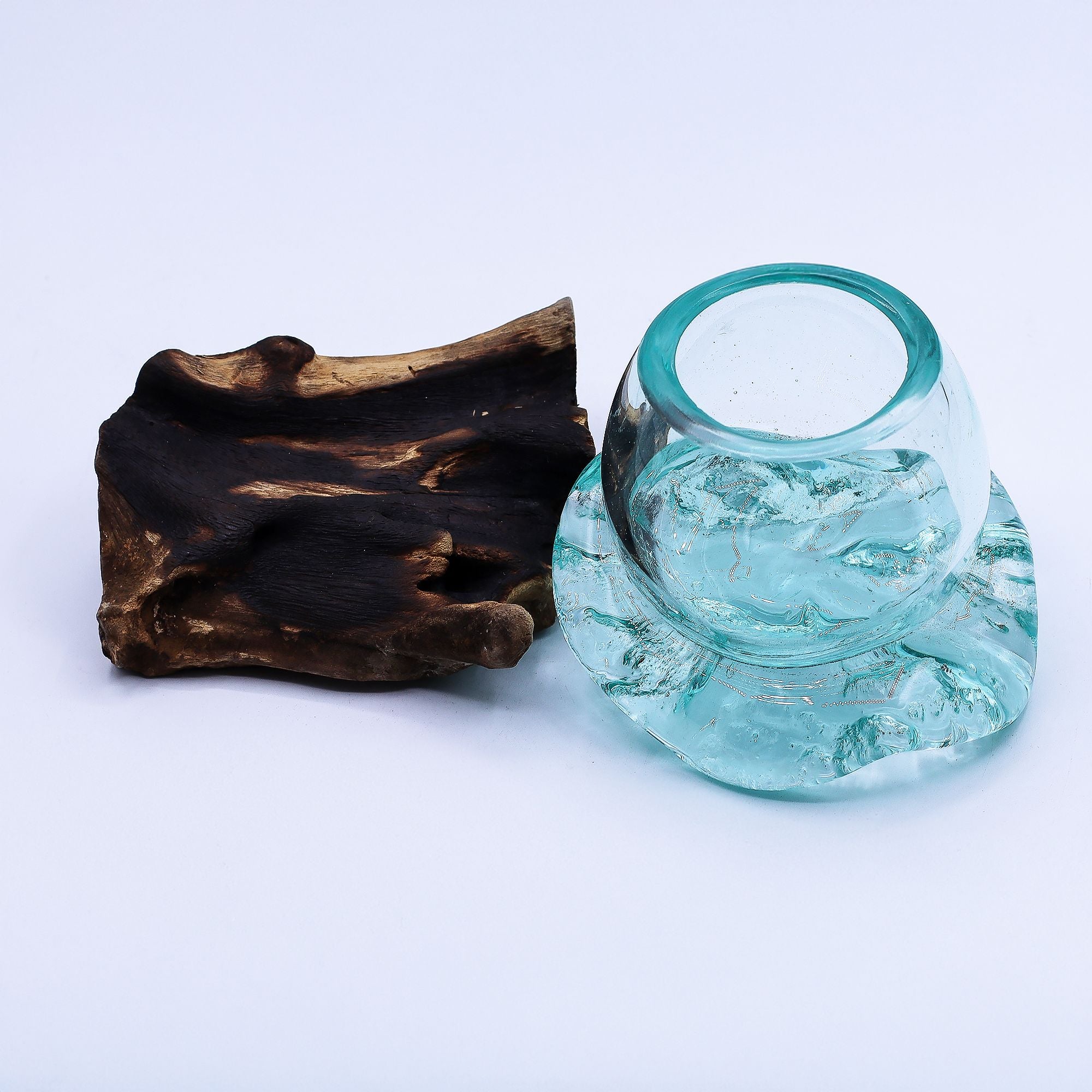Pecera miniatura de vidrio fundido sobre madera, 20 cm