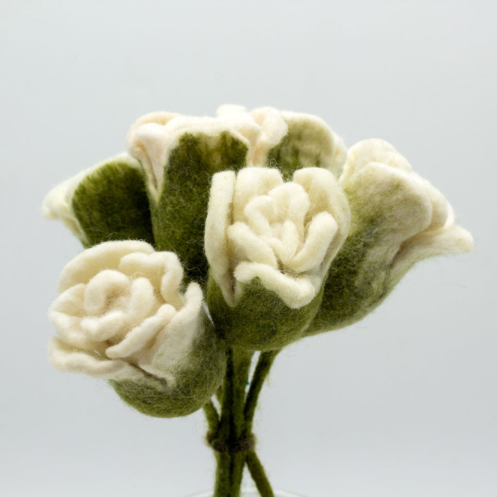 Flores de fieltro - Rosas blancas