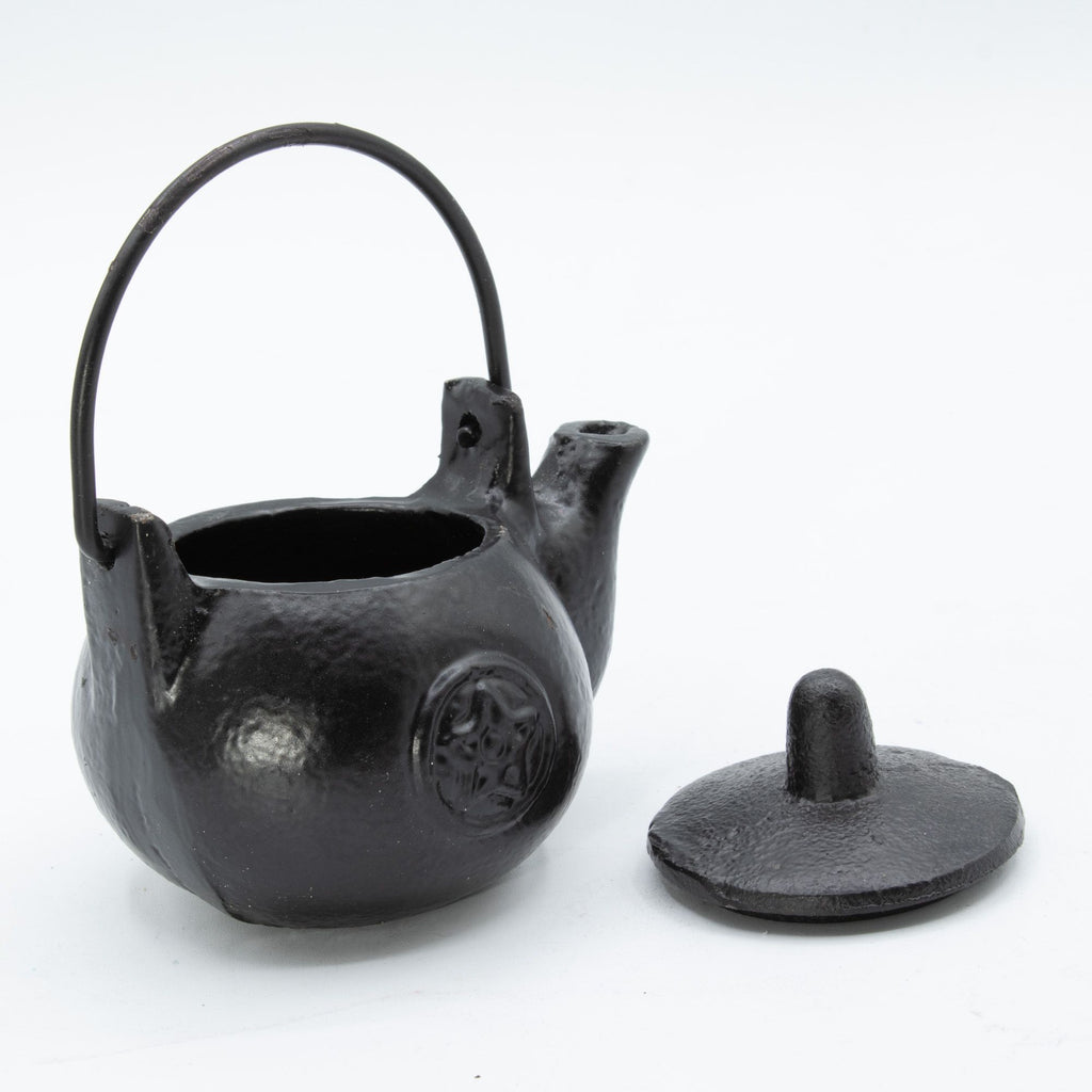 Pequeña olla ritual de hierro fundido con forma de pentágono 8x8x10 cm
