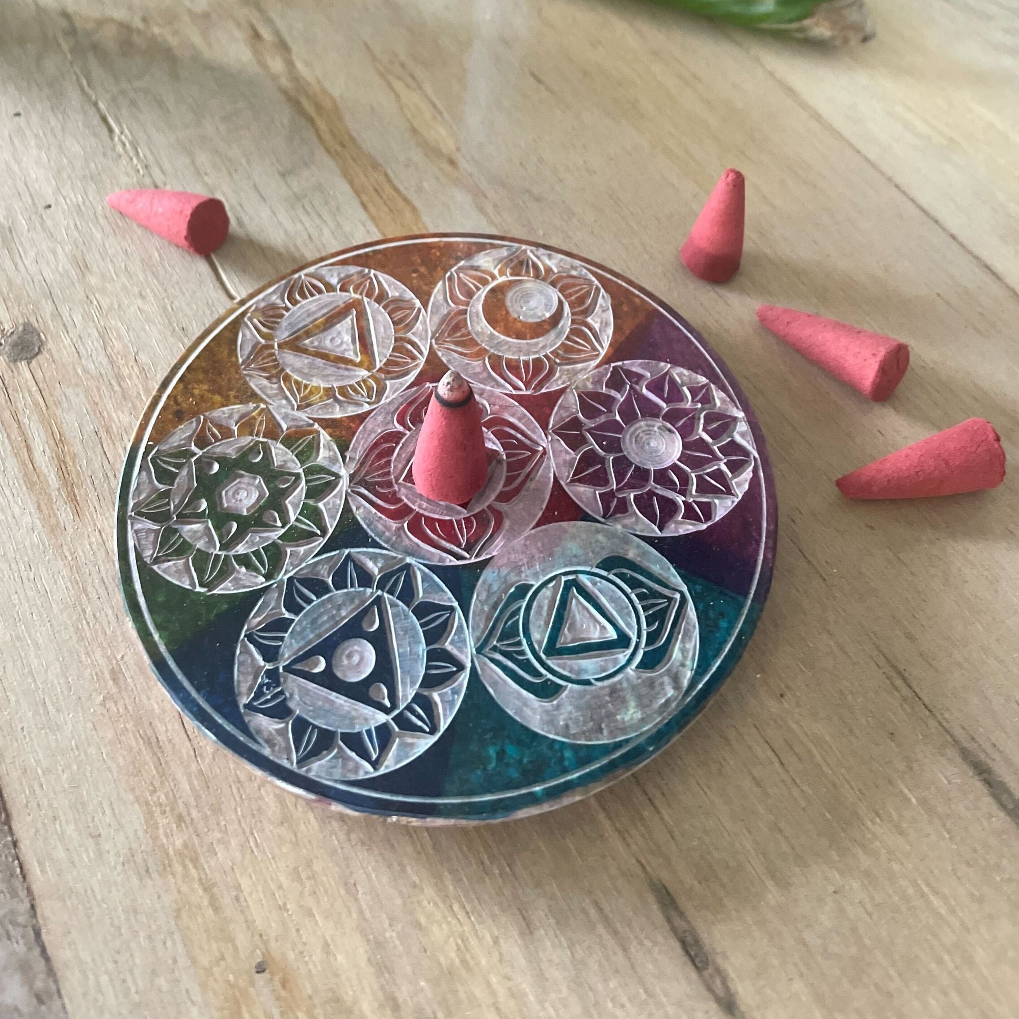 Porta Incienso de Cono en Disco de Esteatita 10 cm – Siete Chakras