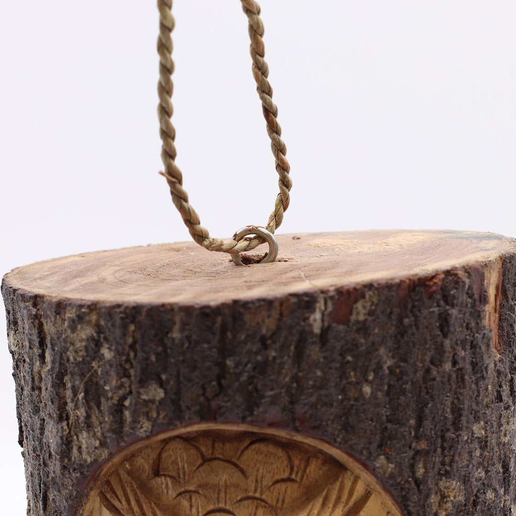 Cara de tronco de árbol - Casa para aves - Búho sabio