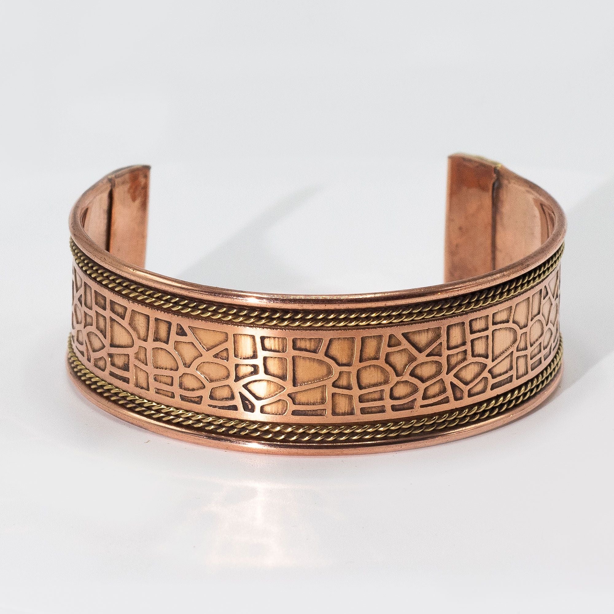 Pulseras de cobre con banda ancha y decoración de latón (surtidas)