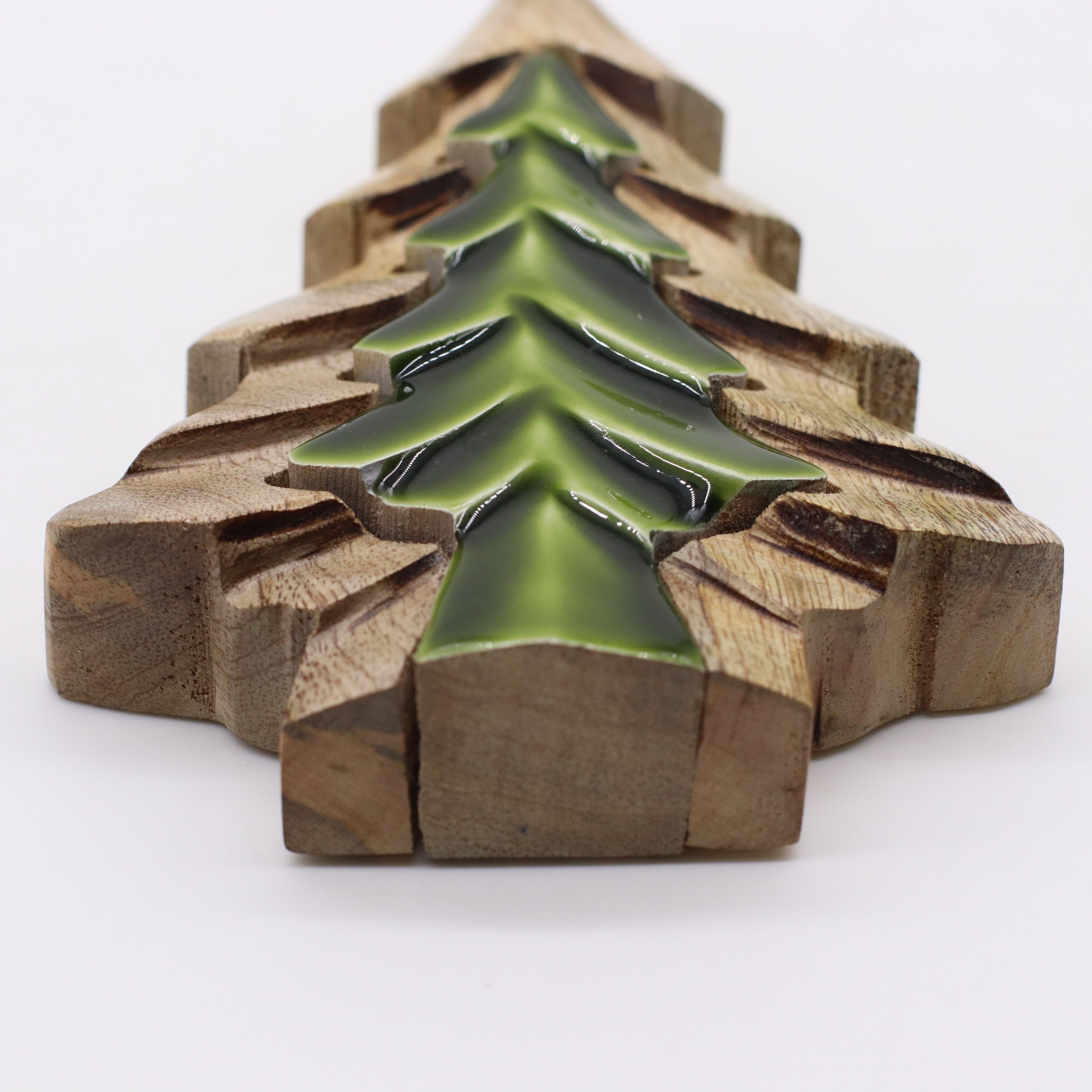 Perdido en el Bosque - Decoración de madera con un pequeño árbol dentro de un árbol - 15x10 cm