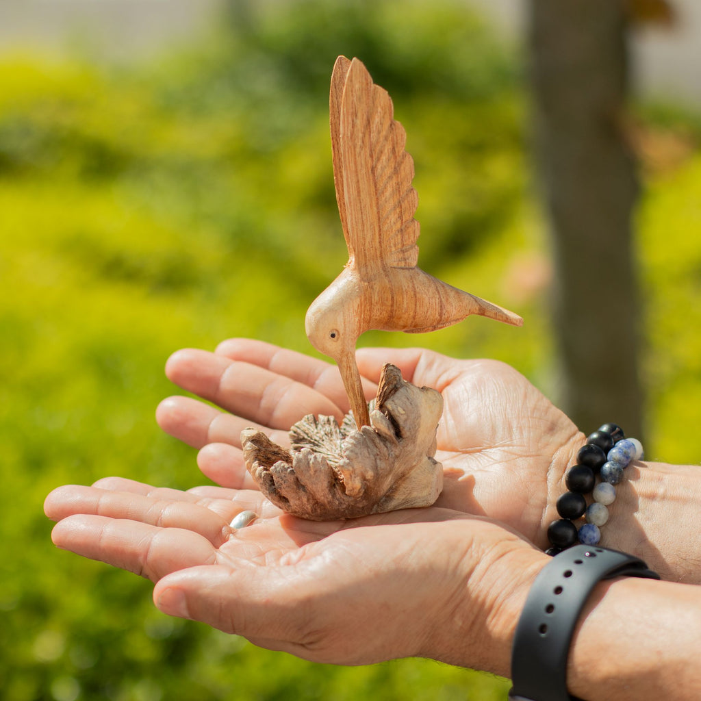 Hecho a mano Tallado artístico en madera parásita - Colibrí bebedor de néctar