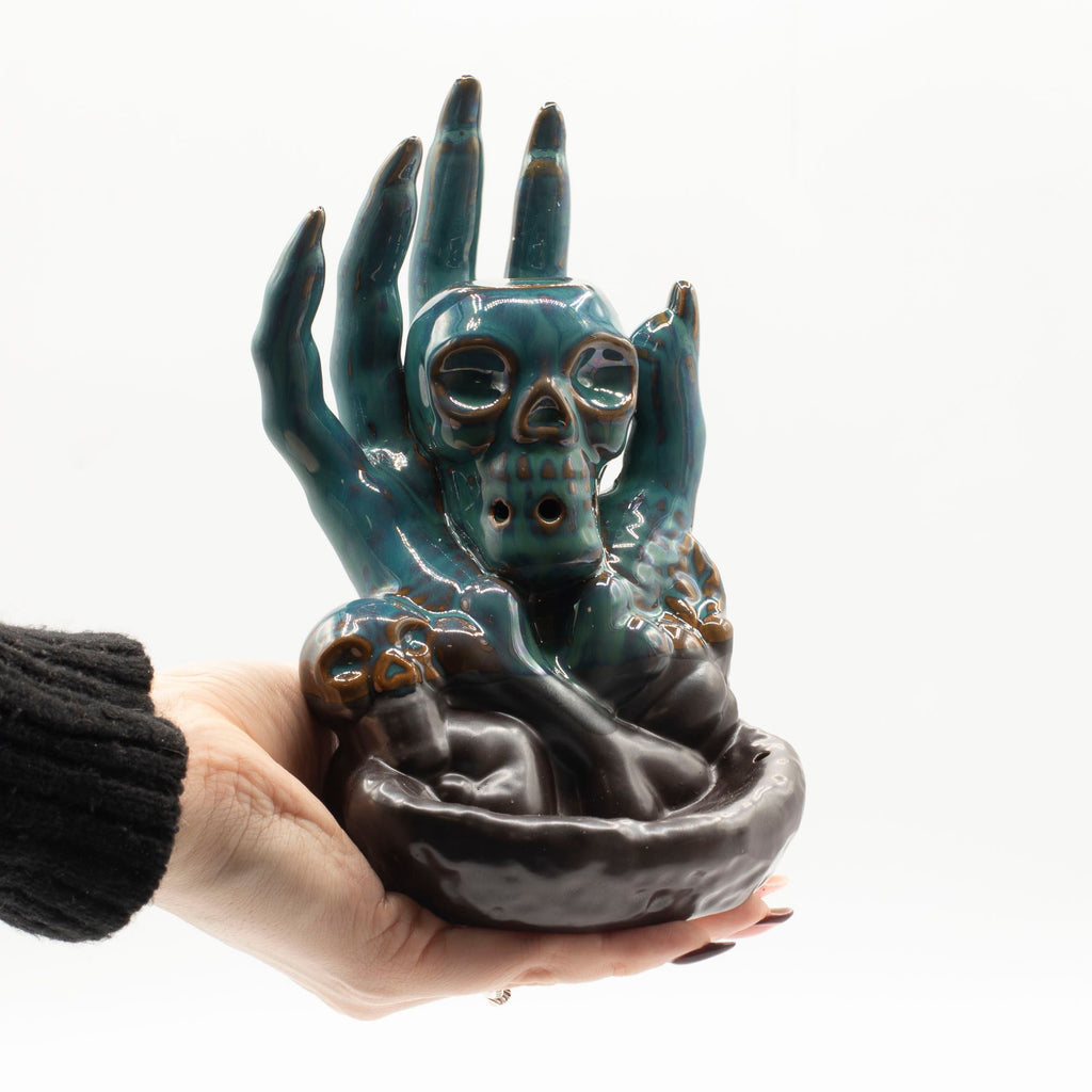 Quemador de incienso de flujo inverso - Calavera en la mano