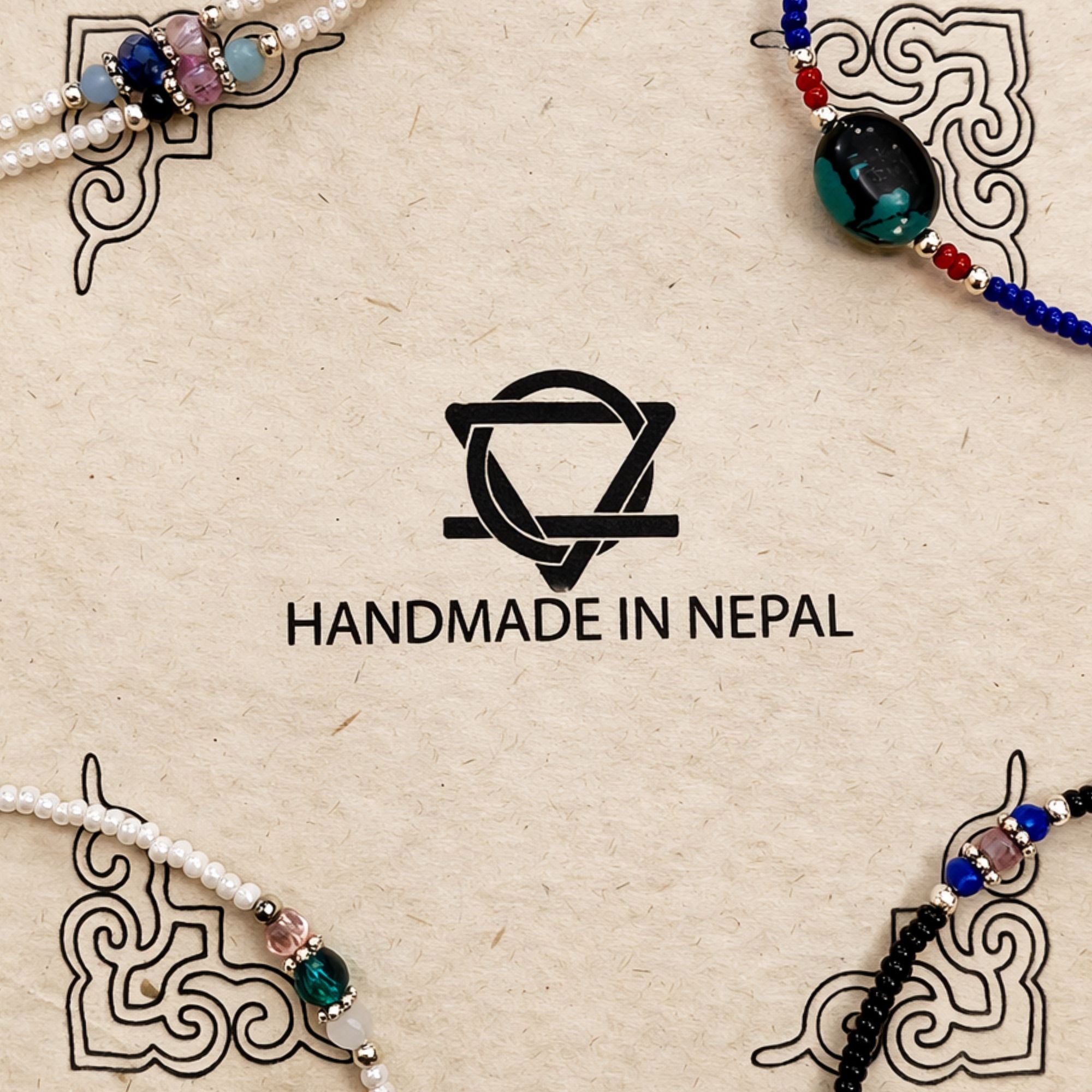 Collar fino de howlita nepalesa de doble hilera y cuentas facetadas - (42 cm)