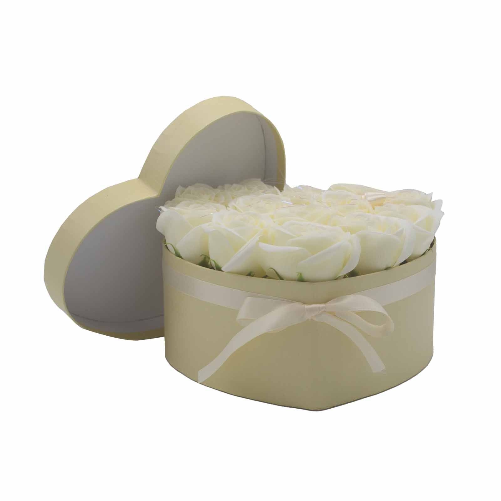 Caja de Regalo - Flor de Jabón  13 Rosas Crema - corazon