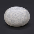 Piedra de palma de selenita - Mandala grabada