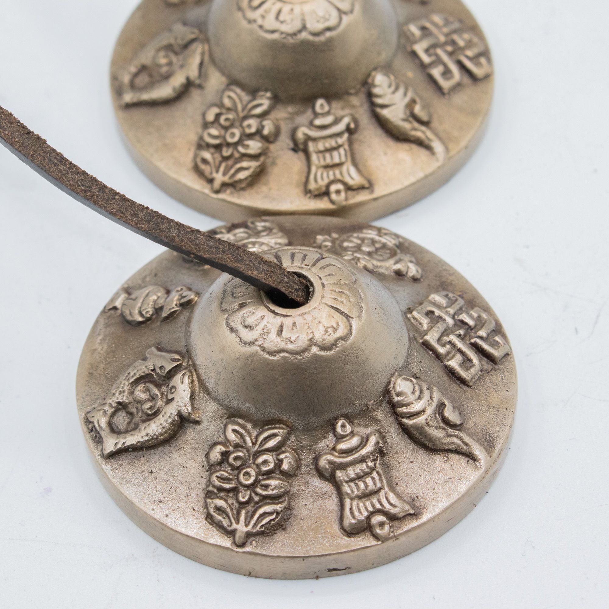 Tingsha tibetana de latón premium - Símbolos de la suerte - aprox. 6 cm (155 g)