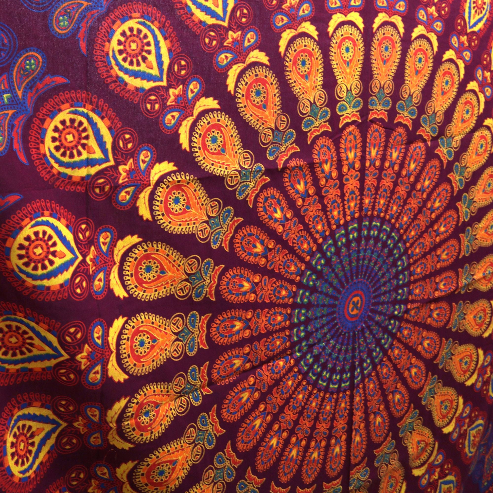 Colcha Doble de Algodón + Colgante de Pared - Mandala Pavo Real - Granate