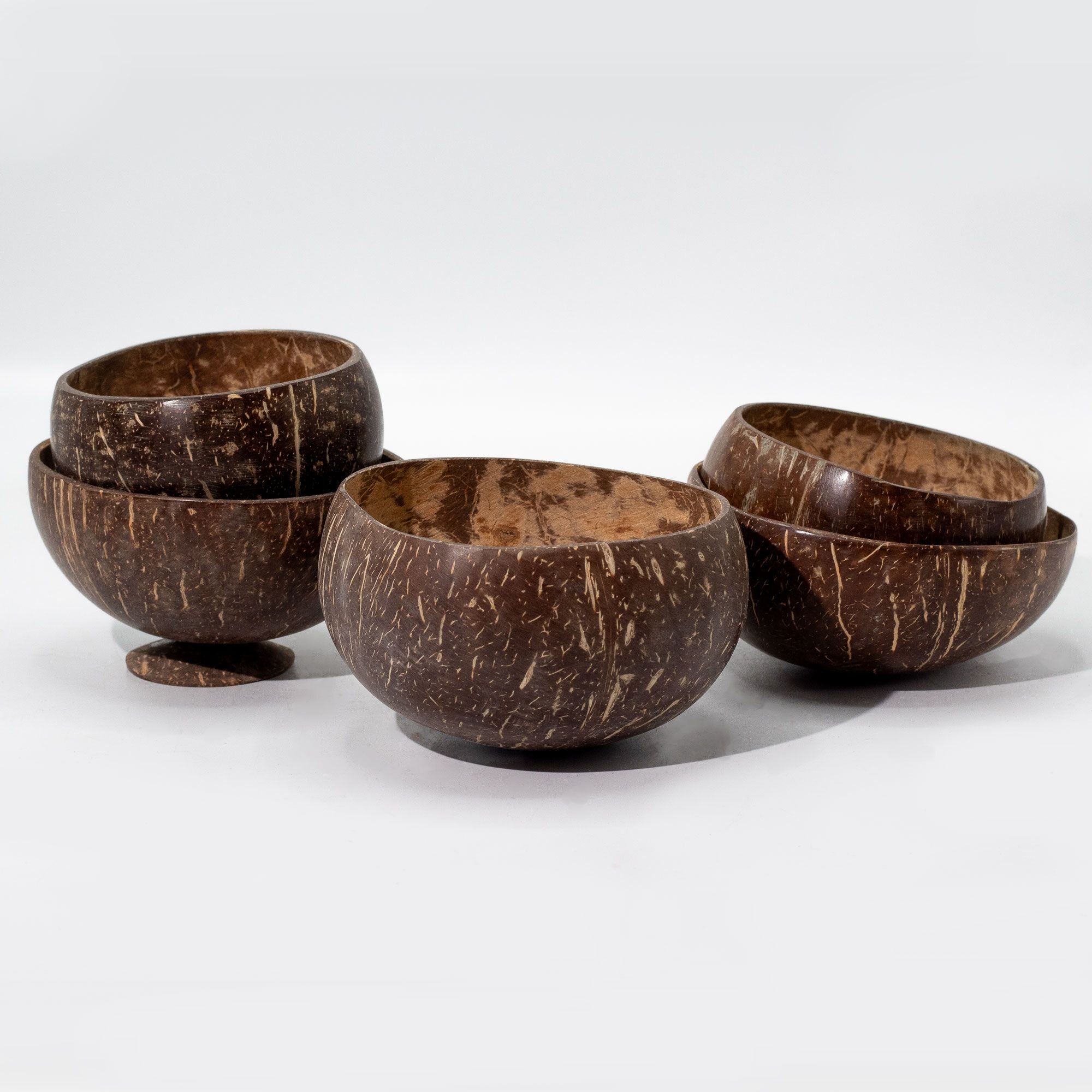 Pequeño tazón de coco natural con soporte